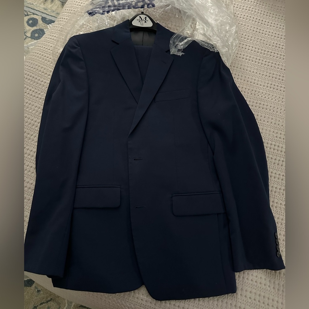 Men’s navy suit